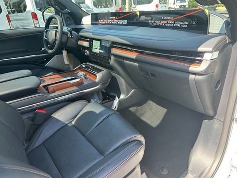 New 2026 Lincoln Navigator Black Label AWD/4WD image 16