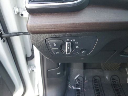 Used 2021 Audi Q5 Premium image 25