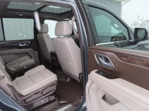 Used 2022 Chevrolet Tahoe LT w/ Luxury Package AWD/4WD image 29