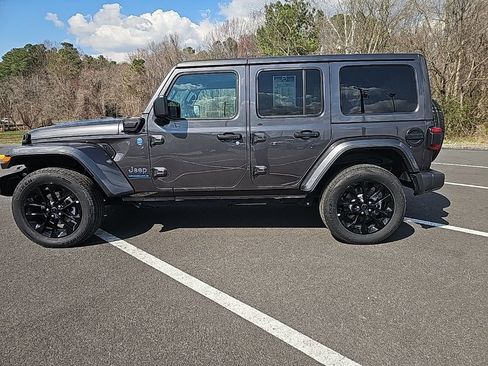 Used 2025 Jeep Wrangler Unlimited Sahara w/ Safety Group image 8