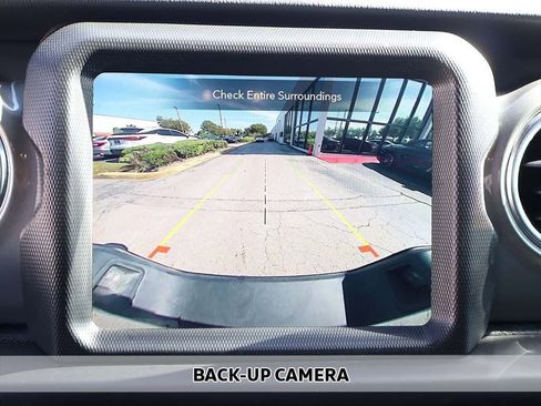 Used 2022 Jeep Gladiator Overland image 3