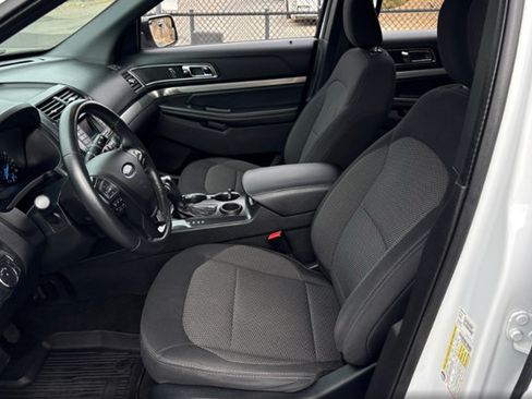 Used 2019 Ford Explorer XLT FWD image 5
