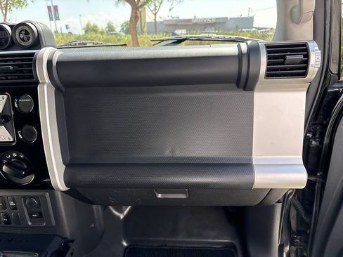 Used 2010 Toyota FJ Cruiser 4WD image 15