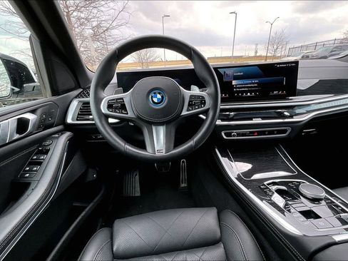 Used 2025 BMW X5 xDrive50e w/ M Sport Package image 7