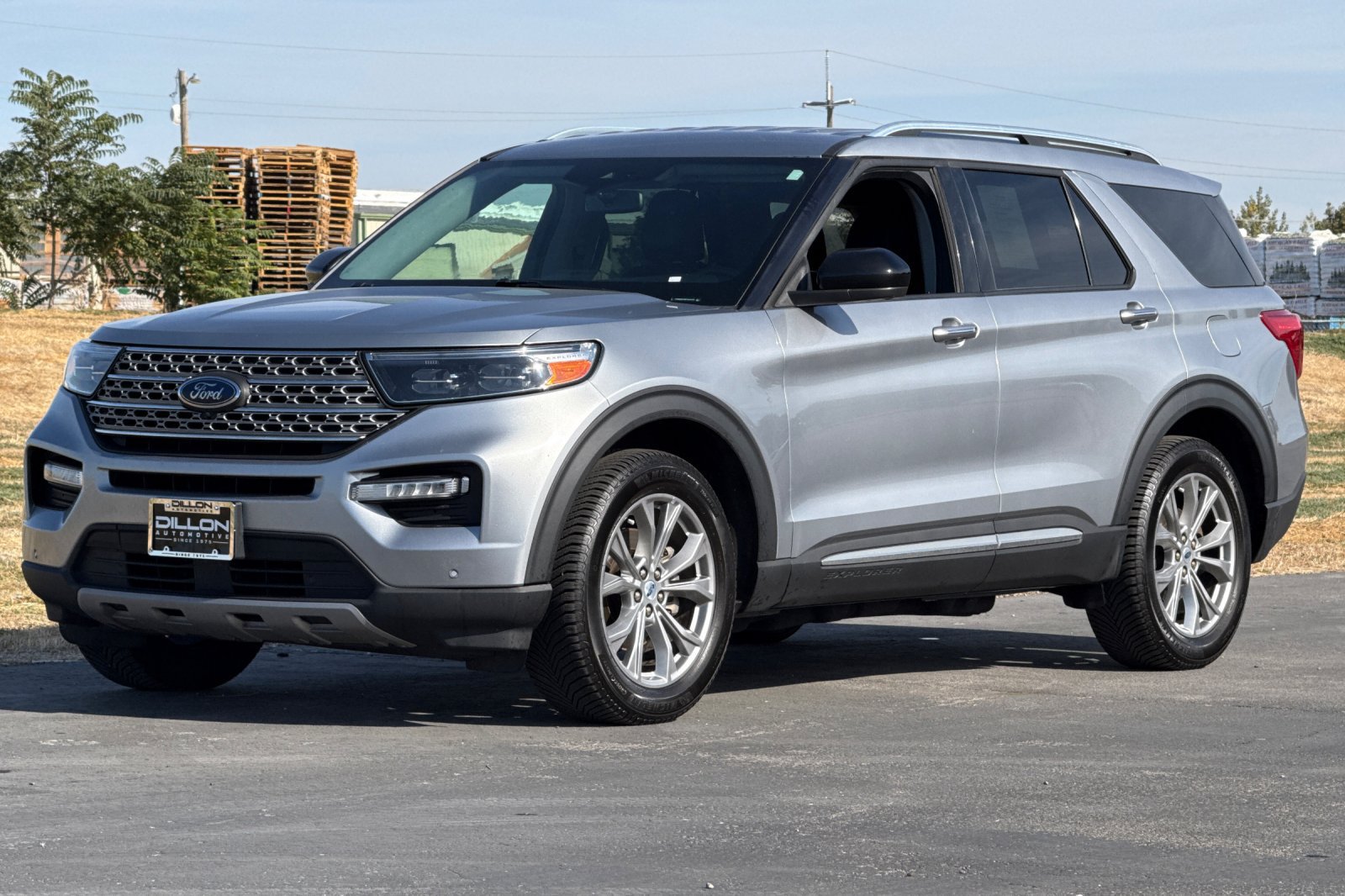 Used 2023 Ford Explorer Limited AWD/4WD image 11
