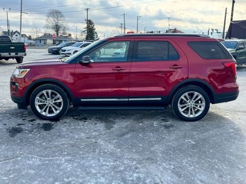 Used 2019 Ford Explorer XLT w/ Equipment Group 202A image 4