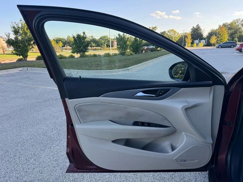 Used 2018 Buick Regal Preferred w/ Sights and Sounds Package image 13