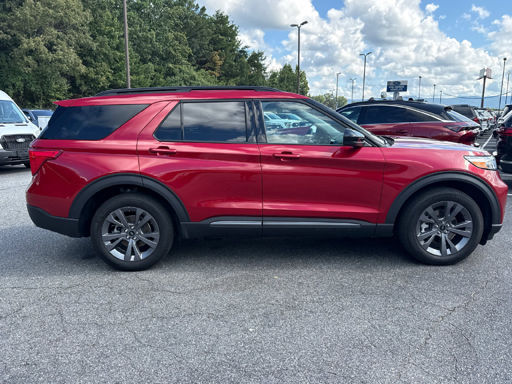 Used 2023 Ford Explorer XLT w/ Equipment Group 202A AWD/4WD image 8