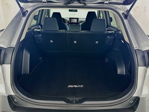 Used 2022 Toyota RAV4 LE w/ Carpet Mat Package (TMS) FWD image 23