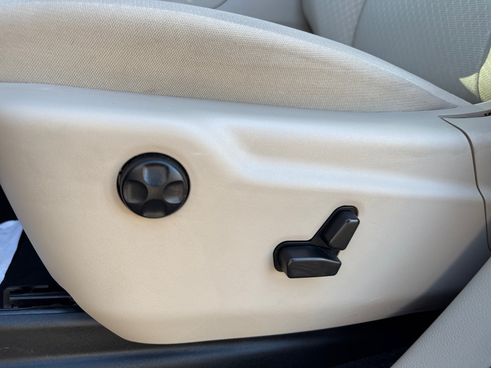Used 2022 Jeep Grand Cherokee Laredo E RWD image 10