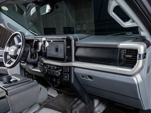 Used 2023 Ford F250 XLT w/ XLT Premium Package image 14