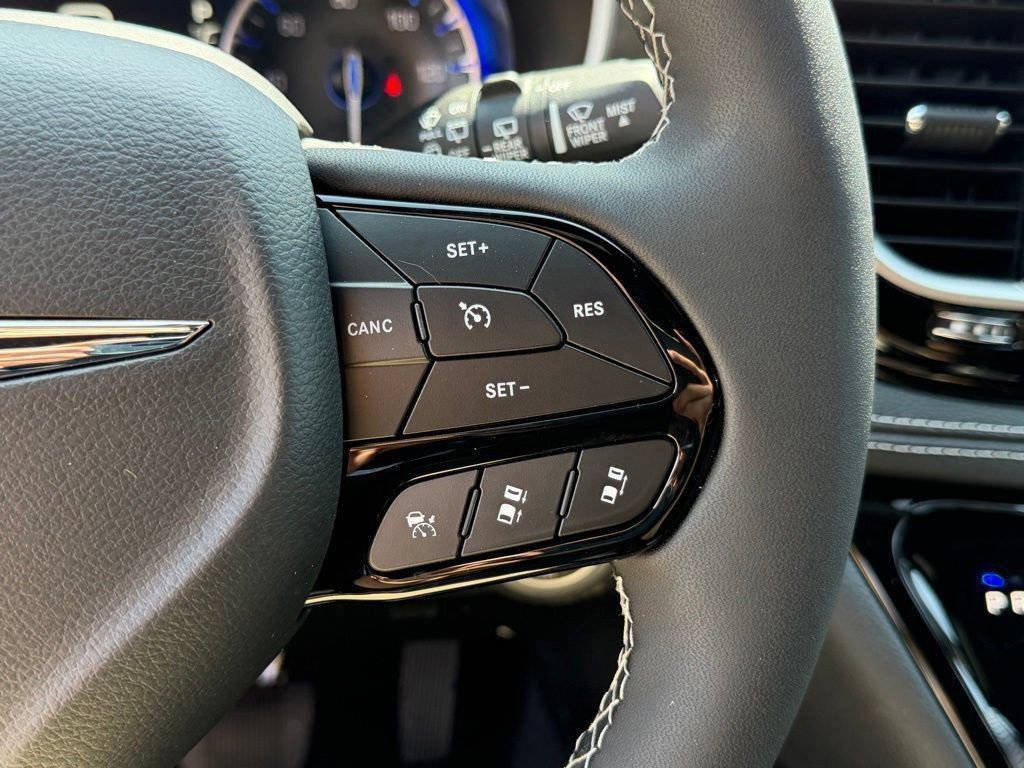 New 2026 Chrysler Pacifica Select w/ S Appearance Package FWD image 18