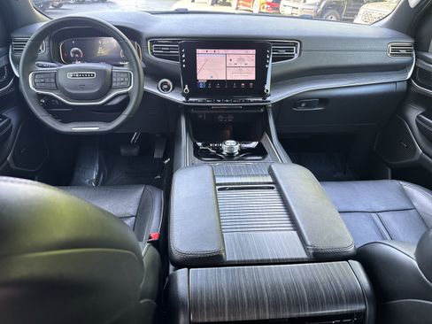 Used 2024 Jeep Wagoneer Series II w/ Flexible Seating Group AWD/4WD image 17
