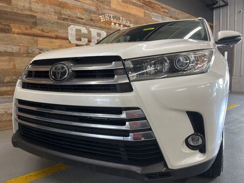 Used 2019 Toyota Highlander Limited FWD image 9