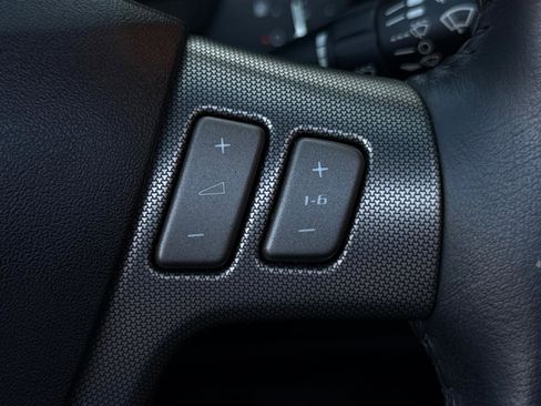 Used 2004 Cadillac XLR image 33