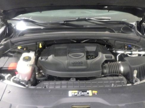 Used 2023 Jeep Grand Cherokee L Overland AWD/4WD image 10