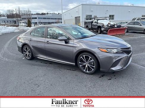 Used 2020 Toyota Camry SE w/ Convenience Package image 3