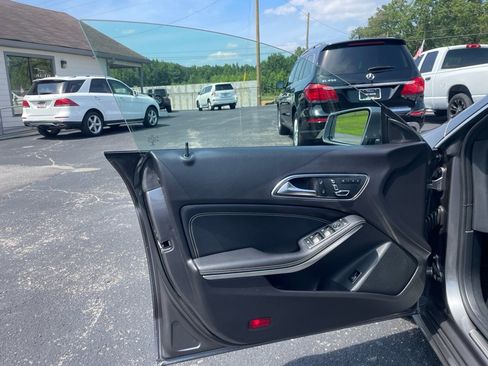 Used 2019 Mercedes-Benz CLA 250 image 11