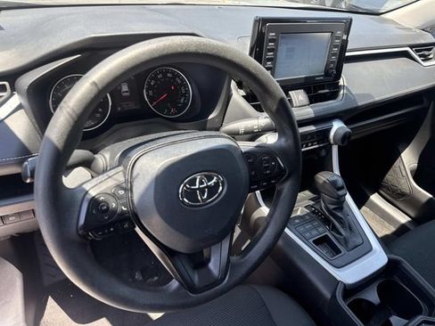 Used 2021 Toyota RAV4 LE AWD/4WD image 17