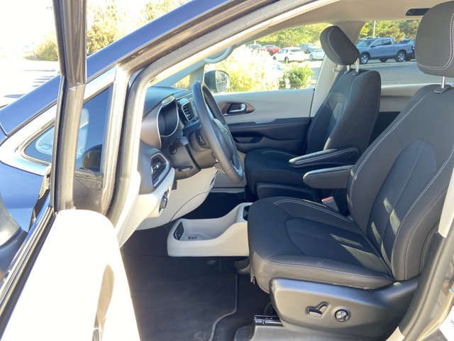 Used 2023 Chrysler Voyager LX FWD image 34
