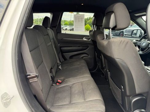 Used 2020 Jeep Grand Cherokee Laredo RWD image 33