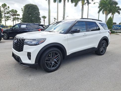 Certified 2025 Ford Explorer ST-Line w/ Premium Package image 3