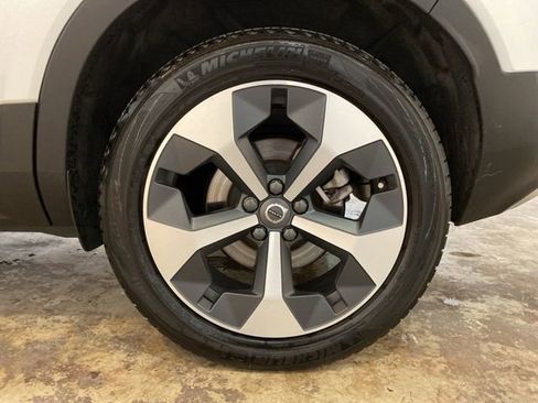 Used 2025 Volvo XC40 B5 Core AWD/4WD image 32