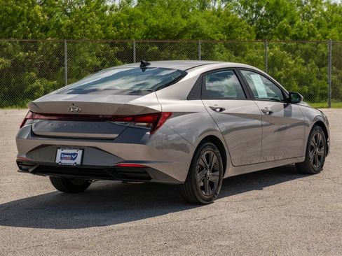 Used 2023 Hyundai Elantra SEL w/ Cargo Package FWD image 8