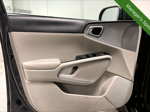 Used 2025 Kia Soul LX w/ LX Technology Package FWD image 21