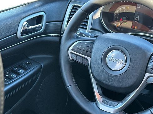 Used 2020 Jeep Grand Cherokee Limited image 23