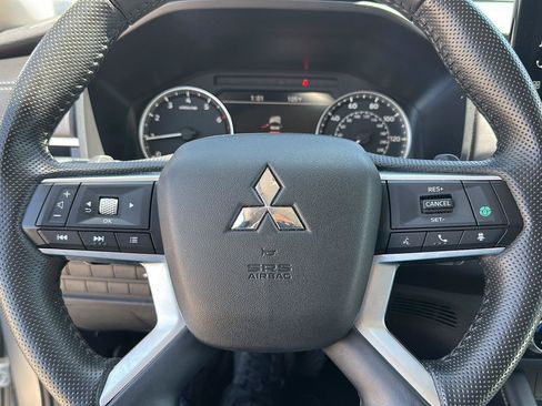 Used 2025 Mitsubishi Outlander SE AWD/4WD image 28