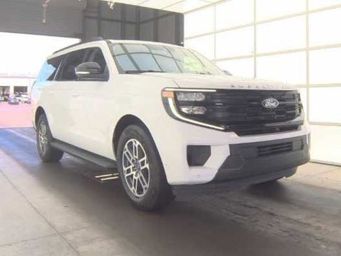 Used 2025 Ford Expedition Max Active RWD image 3