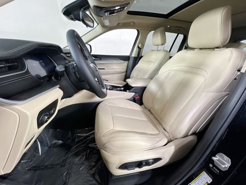 Used 2022 Jeep Grand Cherokee Limited image 22