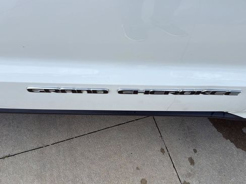 Used 2021 Jeep Grand Cherokee Limited image 19