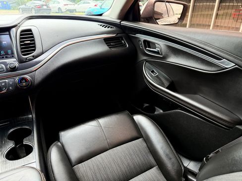 Used 2017 Chevrolet Impala LT image 24