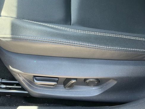 Used 2025 Toyota Camry SE FWD image 5