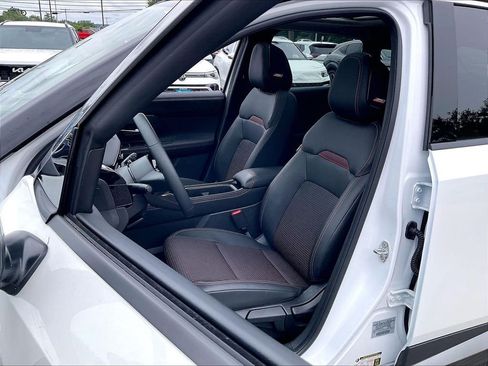 Used 2025 Nissan Kicks SR w/ SR Premium Package AWD/4WD image 9