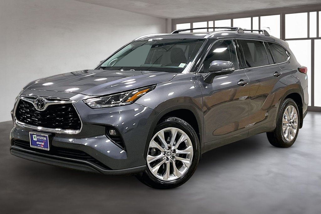 Used 2023 Toyota Highlander Limited AWD/4WD image 1