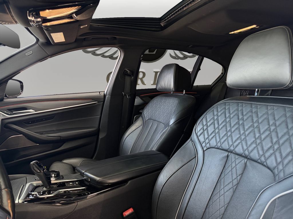 Used 2022 BMW M550i xDrive w/ Executive Package AWD/4WD image 9