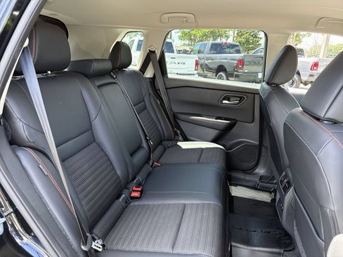 Used 2025 Nissan Rogue SV AWD/4WD image 26