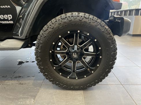Used 2019 Jeep Wrangler Unlimited Sahara AWD/4WD image 12