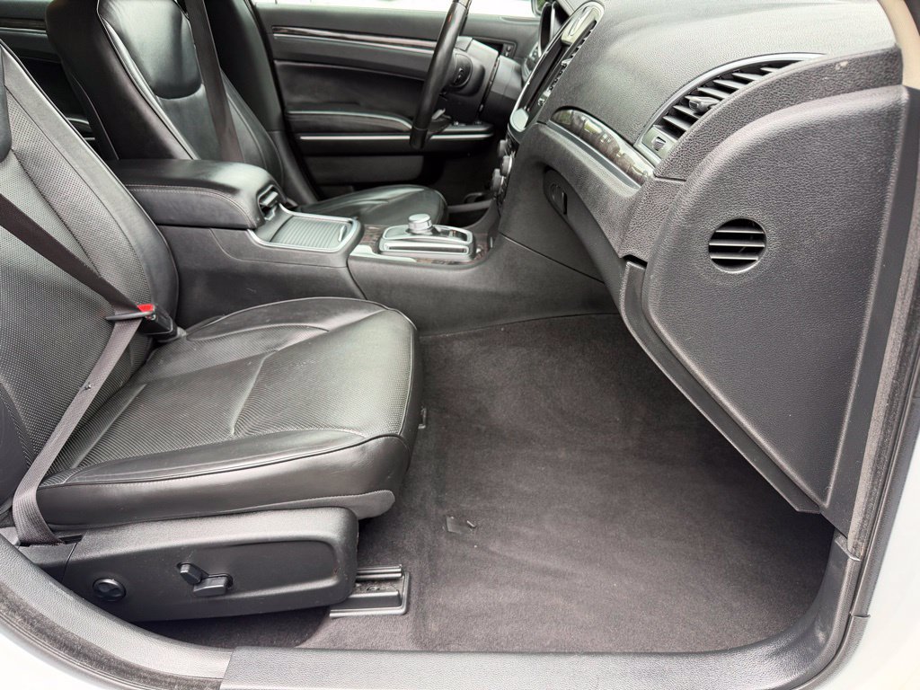 Used 2019 Chrysler 300 Limited RWD image 13