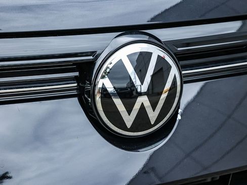 New 2026 Volkswagen Taos SE image 15