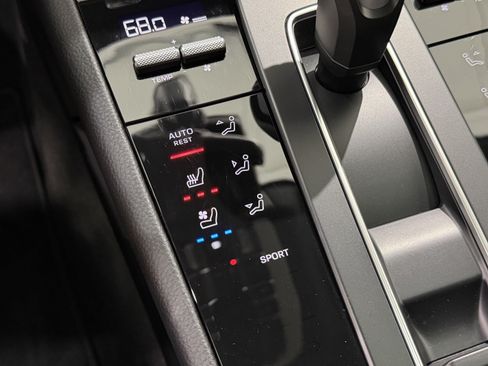 Certified 2024 Porsche Macan AWD/4WD image 39