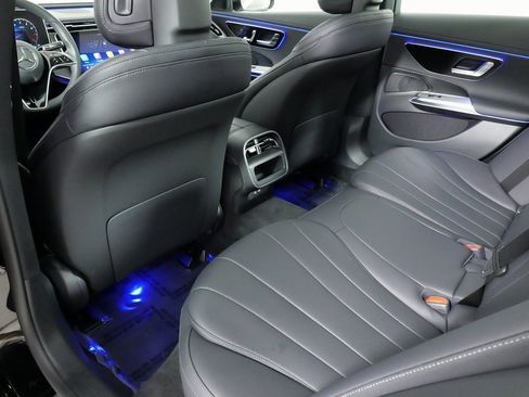 Used 2025 Mercedes-Benz E 350 4MATIC Sedan image 41