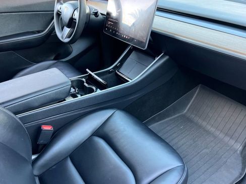 Used 2021 Tesla Model Y Long Range AWD/4WD image 18
