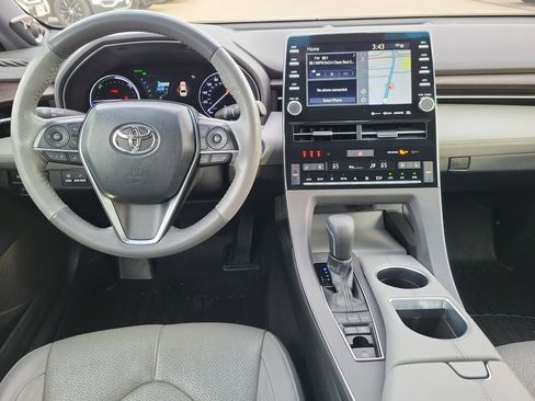 Used 2019 Toyota Avalon Limited image 9