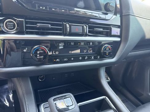 Used 2023 Nissan Pathfinder SL FWD image 24