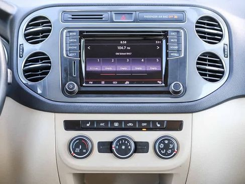 Used 2017 Volkswagen Tiguan S image 13