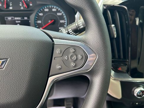 Used 2022 Chevrolet Traverse LS image 29